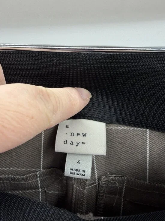 A New Day Womens Size 4 Windowpane Plaid Side Zip Slim Ankle Pants in Brown - Picture 6 of 7